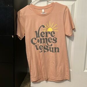 4/$10 here comes the sun graphic tee size small